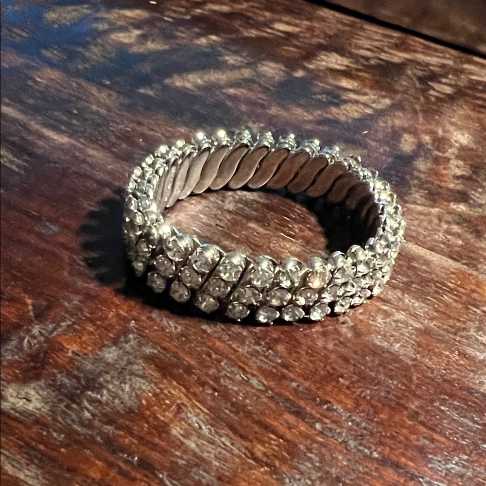 Elegant Antique Silver Crystal Stretch Bracelet